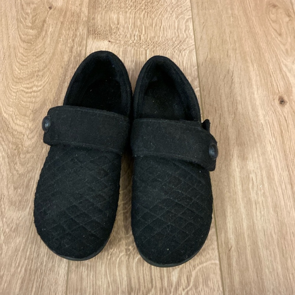Vionic women’s slippers sz 10
